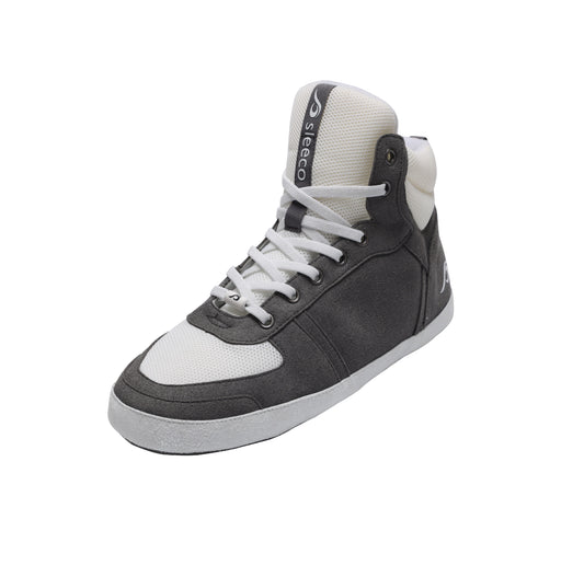 sleeco- The Indoor-Sneaker. Sportlich bequemer Hausschuh im Sneaker-Look; Farbe Grau; Vorderseite